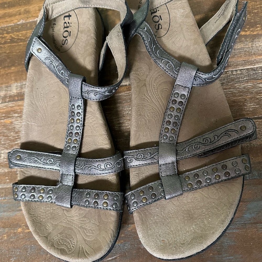 Taos Leather Sandals Embellished Charcoal Color Size 10